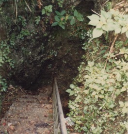 沖縄戦洞窟壕