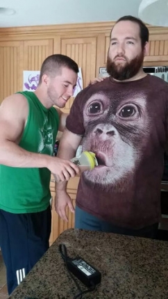 猿Tシャツ