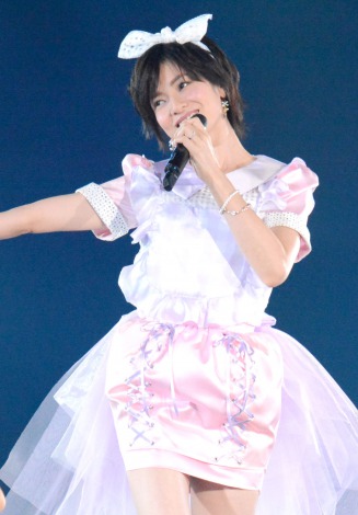 大人AKBまりり塚本まり子、『上からマリコ』ミニスカ衣装でセンター 「38歳でーす！」