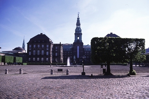 s-Christiansborg-Wallpaper-Copenhagen-Denmark-485x728.jpg
