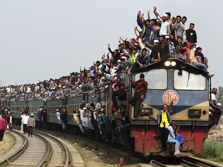 bangladesh-train-crowded-train_46244_big.jpg